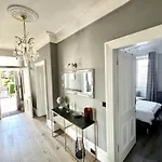 Immanuel House - Modern Luxury Victorian 1872 - Free Parking & Superfast Fibre Optic Wifi *