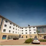 Travelodge Airport Hotel 3*
