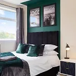 Stylish 3 Bed Abode - Parking And Garden Hotell *