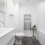 Joivy Elegant Flat With Balcony *