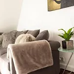 Guestready - Royal Mile Centre 2-bed *