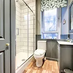 Guestready - Stylish 2br In Heart Of Tollcross אדינבורו