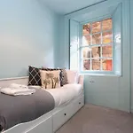 Centre New Town 2 Bedroom Flat Apartman *