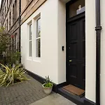 Daire Spacious 2 Bedroom House Near The Meadows *