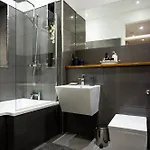 Spacious 2 Bedroom House Near The Meadows