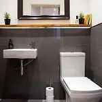 Spacious 2 Bedroom House Near The Meadows Edinburgh