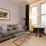 Spacious 2 Bedroom House Near The Meadows Daire *