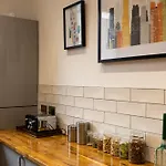 Spacious 2 Bedroom House Near The Meadows Daire Edinburgh