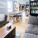 Stylish 3 Bedroom Near Hollyrood Park