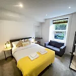 Lovely Two Bedrooms Lägenhet