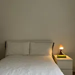 Spacious Boutique Two-bedroom Next To The Castle Edimburgo
