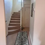 Private In Charming Detached House In Newington Проживание в семье Эдинбург