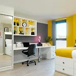 Joivy Comfy Closeby Fringe Venues - Adults Only * Edinburg
