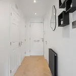 Modern 2 Bed شقة *