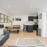 شقة Modern 2 Bed