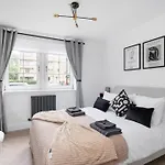 Modern 2 Bed *