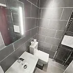 Spacious 2 Bedroom In The Heart Of New Town Apartment