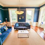 Spacious 2 Bedroom In The Heart Of New Town