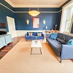 Spacious 2 Bedroom In The Heart Of New Town