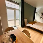 Luxury Modern L L Pet Friendly *
