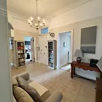 Georgian 4 Bedroom 3 Bathroom New Town Apartamento *