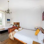 Comfortable And Spacious Retreat By The Meadows! *