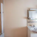 Comfortable And Spacious Retreat By The Meadows! Διαμέρισμα