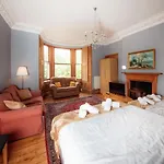 Comfortable And Spacious Retreat By The Meadows! *