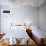 Διαμέρισμα Comfortable And Spacious Retreat By The Meadows!