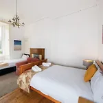 Διαμέρισμα Comfortable And Spacious Retreat By The Meadows!