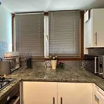 Close To Holyrood And Arthur Seat, Beautiful Scenic Views *