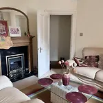 Private Bedroom In Detached In Newington בית אירוח אדינבורו