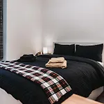 Large Bedroom, Close To Airport And Centre Edimburgo