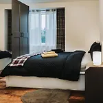 Large Bedroom, Close To Airport And Centre Edimburgo