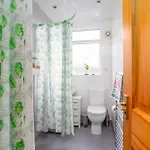 Bright & Spacious Double With Garden View- Close To Airport & Centre Edinburgh