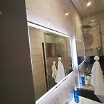 Large Bedroom, Close To Airport And Centre Alloggio in famiglia