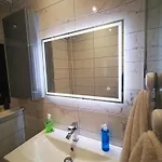 Large Bedroom, Close To Airport And Centre Alloggio in famiglia *