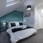 Luxury 4 Bedroom Townhouse With Free Parking Apartmán