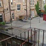 Cosy In Centre , 2 Bedroom1 Bathroom *