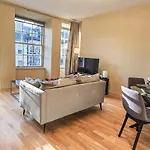 Royal Mile - Bright 2 Bedroom * אדינבורו