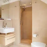 Cs Exclusive Of Princess Street West End Aparthotel *
