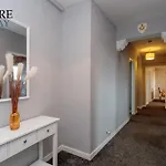 Stunning 3 Bedroom Apartamento *