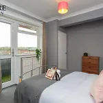 Stunning 3 Bedroom Apartamento