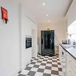 Spacious 3 Bed In Marchmont Edinburgh