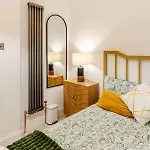Cosy Apartment, Free Street Parking *