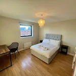 Luxury Spacious 4 Dbl Br House With Free Parking Appartamento *