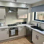 Luxury Spacious 4 Dbl Br House With Free Parking Appartamento *