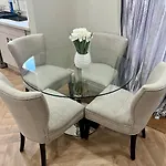 Luxury Spacious 4 Dbl Br House With Free Parking *