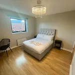Appartamento Luxury Spacious 4 Dbl Br House With Free Parking