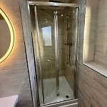 Luxury Spacious 4 Dbl Br House With Free Parking Appartamento